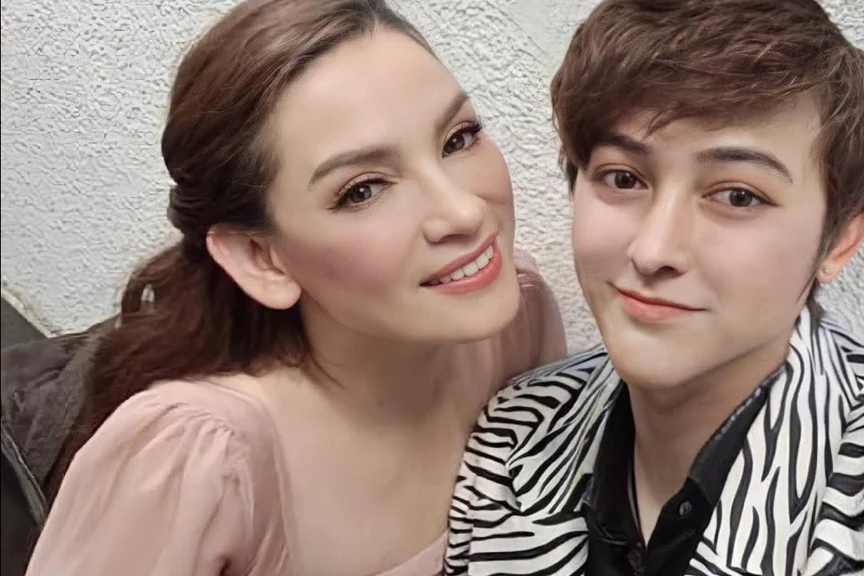 Em trai nuôi Phi Nhung nói thẳng: "Tôi đắt show, cát xê tăng trưởng" Em trai nuôi Phi Nhung nói thẳng: "Tôi đắt show, cát xê tăng trưởng"