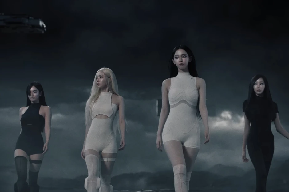 Fangirl thành công nhất Việt Nam: "Cầm đầu" The Weeknd lọt mắt xanh idol, sự nghiệp vươn tầm quốc tế Fangirl thành công nhất Việt Nam: "Cầm đầu" The Weeknd lọt mắt xanh idol, sự nghiệp vươn tầm quốc tế