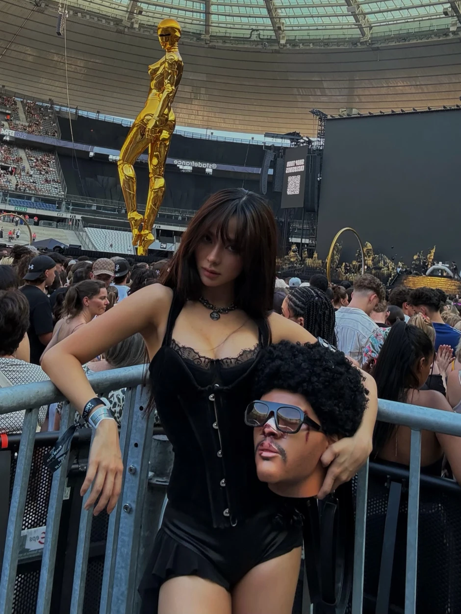 Fangirl thành công nhất Việt Nam: "Cầm đầu" The Weeknd lọt mắt xanh idol, sự nghiệp vươn tầm quốc tế Fangirl thành công nhất Việt Nam: "Cầm đầu" The Weeknd lọt mắt xanh idol, sự nghiệp vươn tầm quốc tế