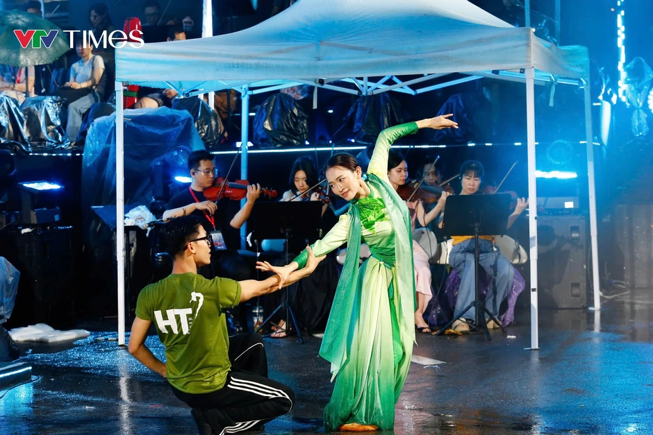 Gala Tổ quốc bình yên - Tái hiện hành trình 80 năm vẻ vang của lực lượng An ninh nhân dân Gala Tổ quốc bình yên - Tái hiện hành trình 80 năm vẻ vang của lực lượng An ninh nhân dân