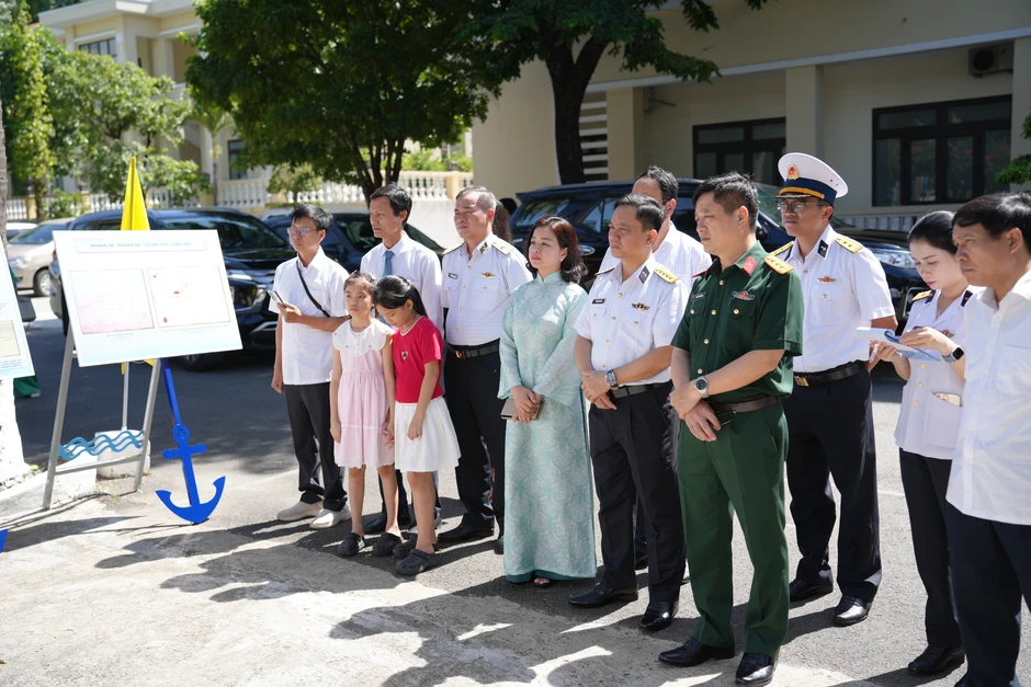 Gần 200 tư liệu quý về Hoàng Sa, Trường Sa được giới thiệu tại Đà Nẵng Gần 200 tư liệu quý về Hoàng Sa, Trường Sa được giới thiệu tại Đà Nẵng