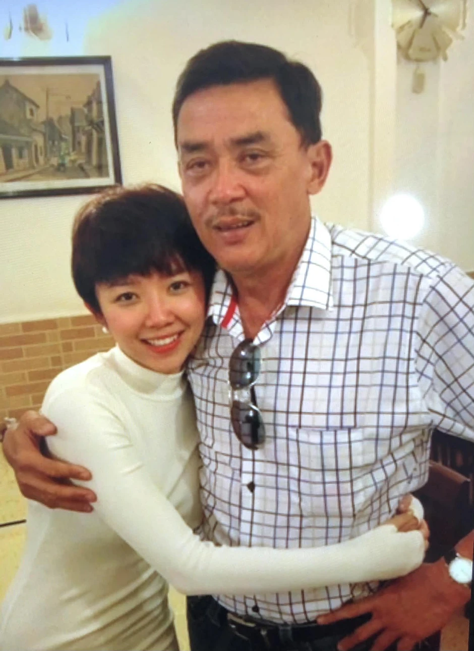Gia đình nhắn nhủ Tóc Tiên: "Gắng vượt qua để mai sau không lặp lại sai lầm" Gia đình nhắn nhủ Tóc Tiên: "Gắng vượt qua để mai sau không lặp lại sai lầm"