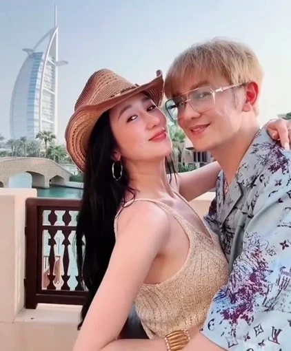 Gia đình "Đoàn Dự" Trần Hạo Dân bị mắc kẹt ở Dubai vì căng thẳng Trung Đông Gia đình "Đoàn Dự" Trần Hạo Dân bị mắc kẹt ở Dubai vì căng thẳng Trung Đông