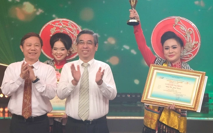 Giải nhất, nhì, ba Bông lúa vàng 2025 được tuyển thẳng vào Chuông vàng vọng cổ 2026 Giải nhất, nhì, ba Bông lúa vàng 2025 được tuyển thẳng vào Chuông vàng vọng cổ 2026