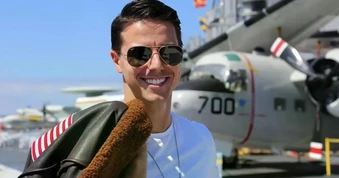 Giống Tom Cruise như đúc, người đàn ông kiếm nghìn USD và lấy được vợ như ý