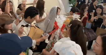 Gọi đây là đám cưới đẹp nhất Việt Nam có quá không: Cô dâu nhan sắc thượng thừa, chú rể giàu nứt đố đổ vách