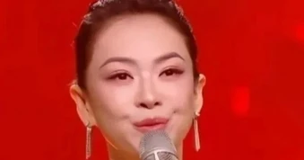 Gương mặt Chương Tử Di làm sao vậy