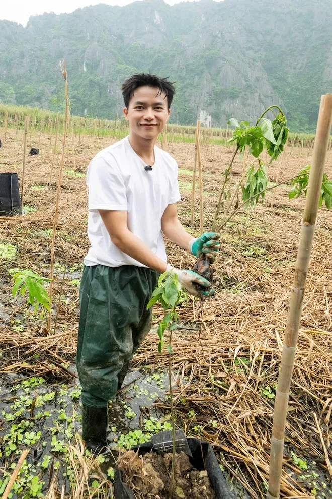 Hà Anh Tuấn, Bùi Công Nam, Phùng Khánh Linh và khán giả Forestival 2026 tham gia trồng rừng ở Ninh Bình Hà Anh Tuấn, Bùi Công Nam, Phùng Khánh Linh và khán giả Forestival 2026 tham gia trồng rừng ở Ninh Bình
