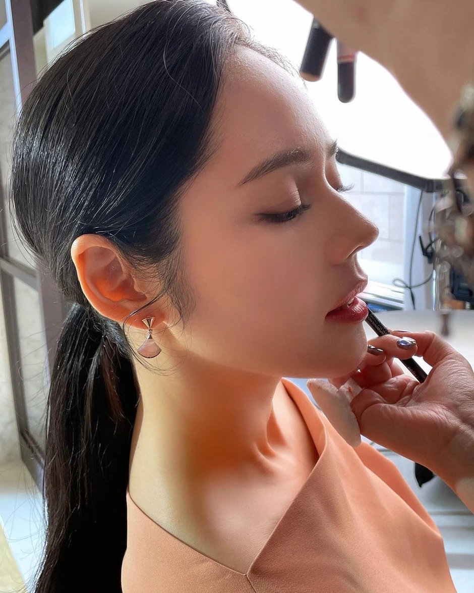 Han Ga In diện lại váy cưới sau 21 năm: Đích thị là nữ thần rồi! Han Ga In diện lại váy cưới sau 21 năm: Đích thị là nữ thần rồi!