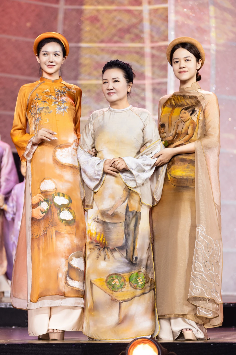Hàng chục hoa hậu, á hậu tổng duyệt Lễ hội áo dài TPHCM