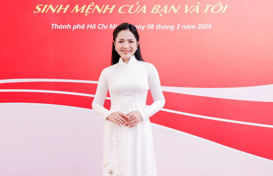 Hàng nghìn sinh viên vỡ òa cùng Hoa hậu Thanh Thủy, nhạc sĩ Nguyễn Văn Chung tại Chủ Nhật Đỏ