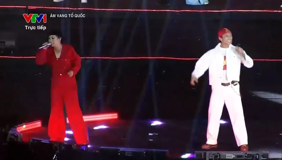 Hào hùng chương trình nghệ thuật đặc biệt "Âm vang Tổ quốc" Hào hùng chương trình nghệ thuật đặc biệt "Âm vang Tổ quốc"