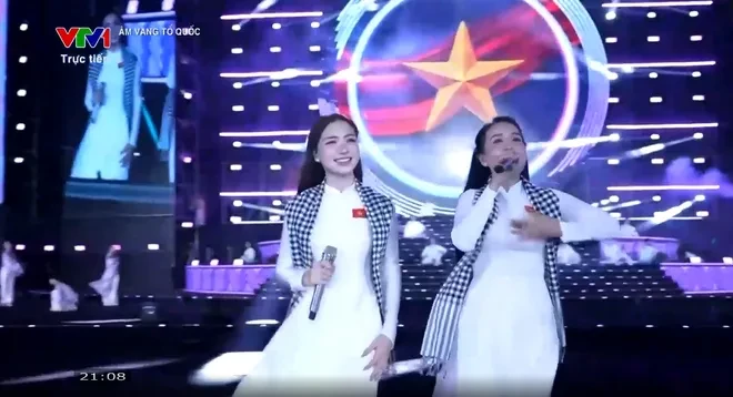 Hào hùng chương trình nghệ thuật đặc biệt "Âm vang Tổ quốc" Hào hùng chương trình nghệ thuật đặc biệt "Âm vang Tổ quốc"