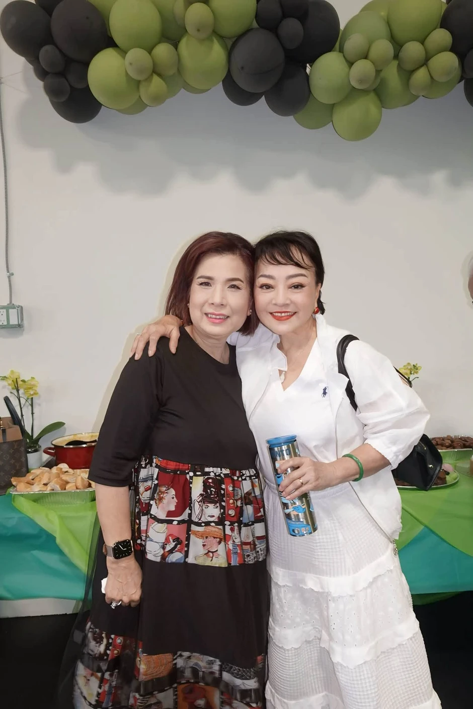 Hậu duệ gia tộc cải lương lẫy lừng miền Nam mở công ty tại Mỹ ở tuổi 70 Hậu duệ gia tộc cải lương lẫy lừng miền Nam mở công ty tại Mỹ ở tuổi 70