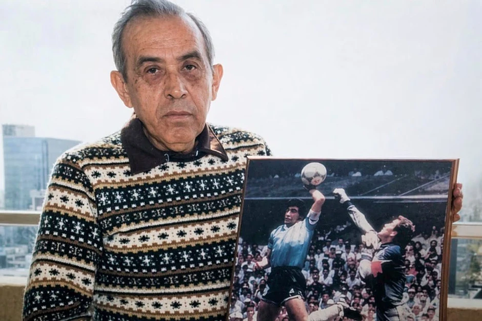 Hậu trường bức hình 'Bàn tay của Chúa' tại World Cup 1986 - Báo TinVina Hậu trường bức hình 'Bàn tay của Chúa' tại World Cup 1986 - Báo TinVina