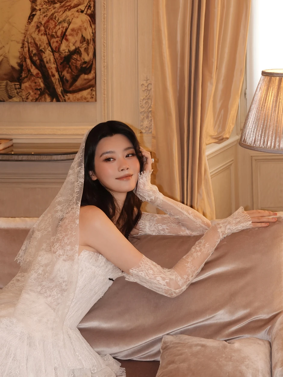 Hề Mộng Dao diện váy cưới của thương hiệu Việt Hề Mộng Dao diện váy cưới của thương hiệu Việt