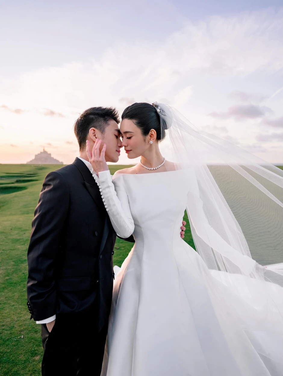 Hề Mộng Dao và thiếu gia trùm sòng bạc lại cưới tiếp: Dâu hào môn sau 3 tháng đã không còn mặc vừa váy cưới Dior