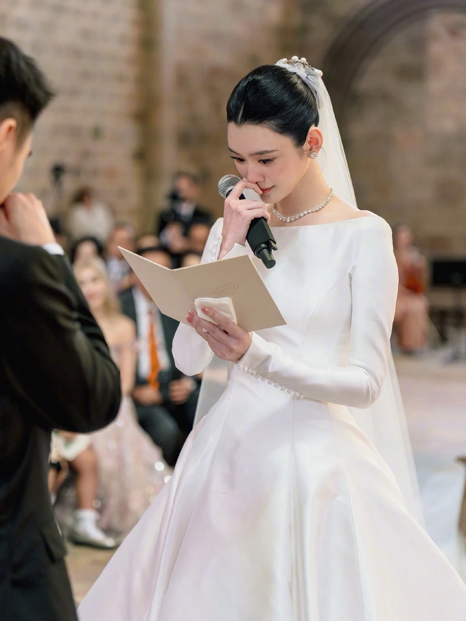 Hề Mộng Dao và thiếu gia trùm sòng bạc lại cưới tiếp: Dâu hào môn sau 3 tháng đã không còn mặc vừa váy cưới Dior