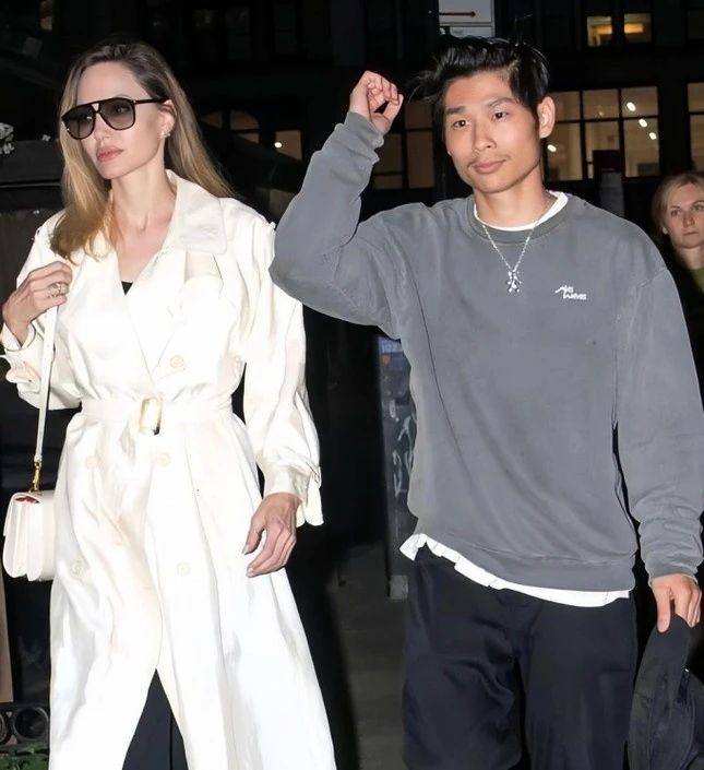 Hình ảnh gây náo loạn giữa tin Pax Thiên - con trai nuôi gốc Việt của Angelina Jolie vừa đột ngột qua đời vì ung thư Hình ảnh gây náo loạn giữa tin Pax Thiên - con trai nuôi gốc Việt của Angelina Jolie vừa đột ngột qua đời vì ung thư