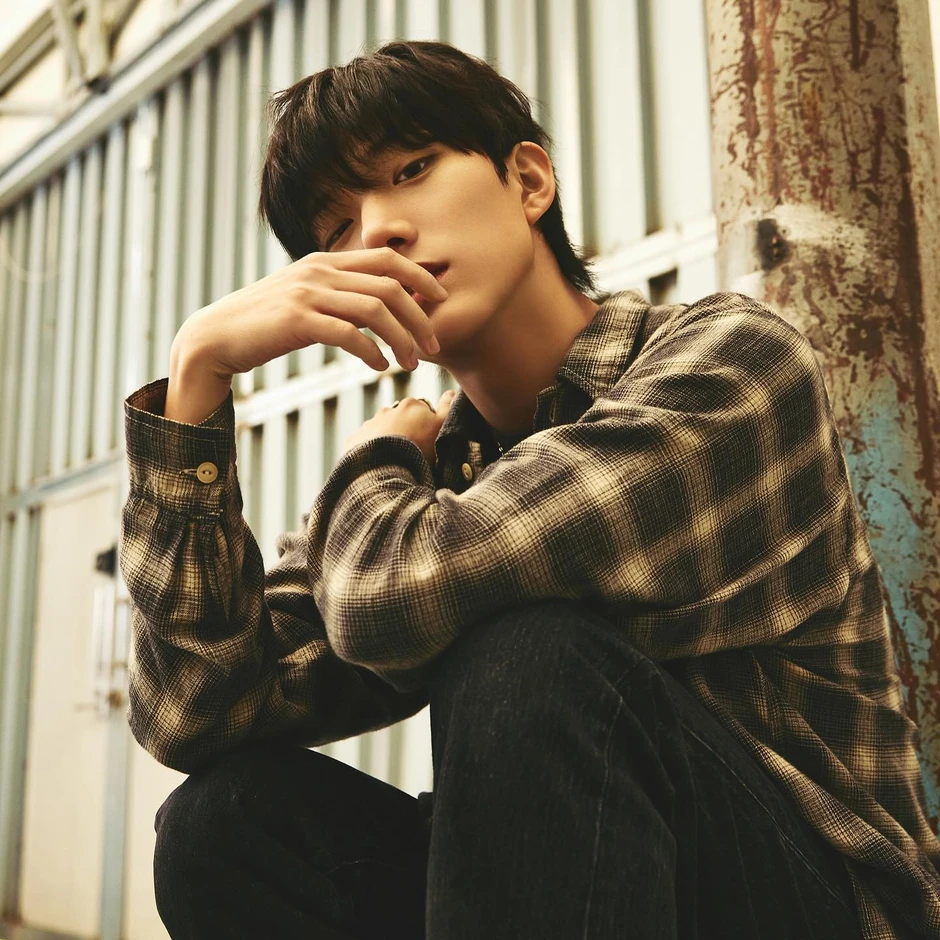 Hình ảnh Hyun Bin làm công nhân ở công trường xây dựng gây xôn xao Hình ảnh Hyun Bin làm công nhân ở công trường xây dựng gây xôn xao