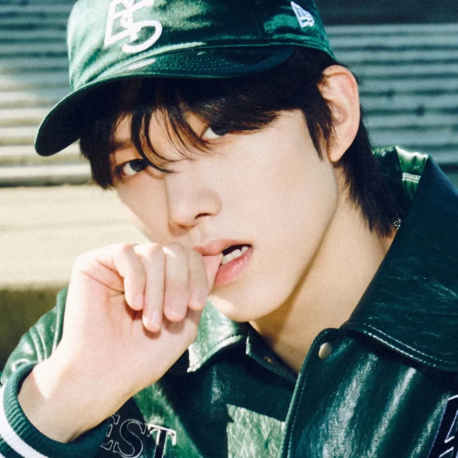 Hình ảnh Hyun Bin làm công nhân ở công trường xây dựng gây xôn xao Hình ảnh Hyun Bin làm công nhân ở công trường xây dựng gây xôn xao