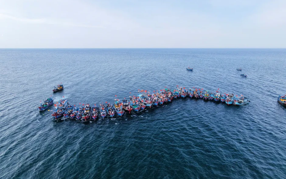 Hình chữ S giữa biển khơi: Điểm nhấn ấn tượng của lễ hội cầu ngư Đắk Lắk Hình chữ S giữa biển khơi: Điểm nhấn ấn tượng của lễ hội cầu ngư Đắk Lắk