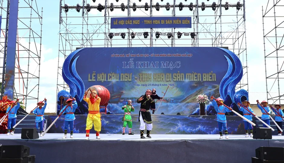 Hình chữ S giữa biển khơi: Điểm nhấn ấn tượng của lễ hội cầu ngư Đắk Lắk Hình chữ S giữa biển khơi: Điểm nhấn ấn tượng của lễ hội cầu ngư Đắk Lắk