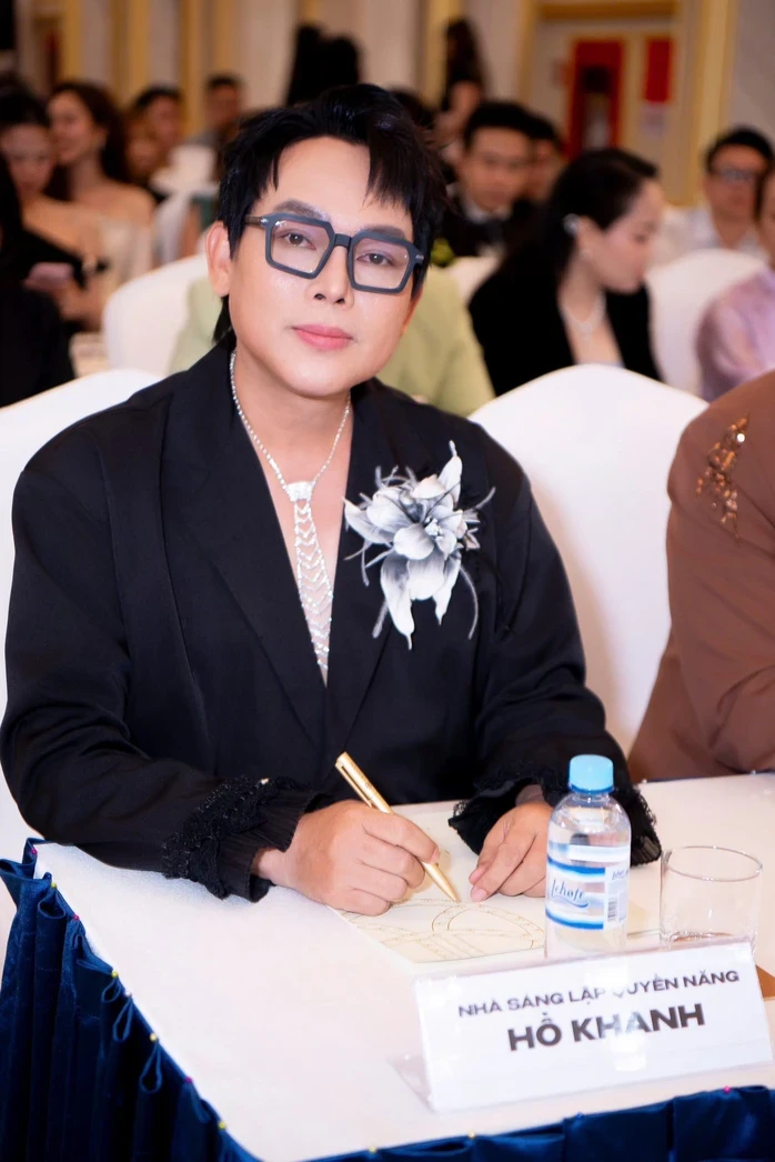 Hồ Khanh dồn tâm huyết cho cuộc thi "Nghệ sĩ trang điểm tài năng 2026" Hồ Khanh dồn tâm huyết cho cuộc thi "Nghệ sĩ trang điểm tài năng 2026"