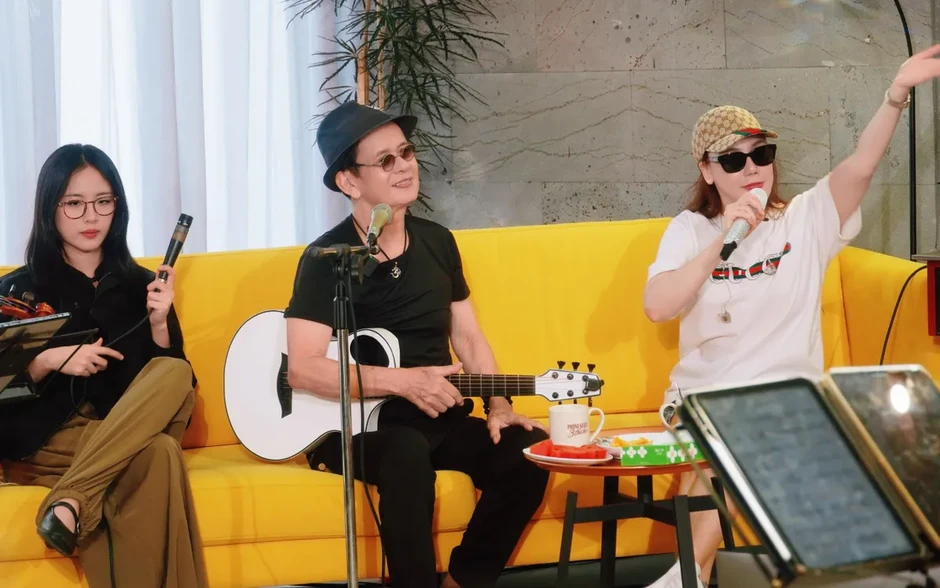 Hồ Quỳnh Hương, Bùi Công Nam mang nhiều bất ngờ tới "Phòng khách 3 thế hệ" của Dương Cầm Hồ Quỳnh Hương, Bùi Công Nam mang nhiều bất ngờ tới "Phòng khách 3 thế hệ" của Dương Cầm