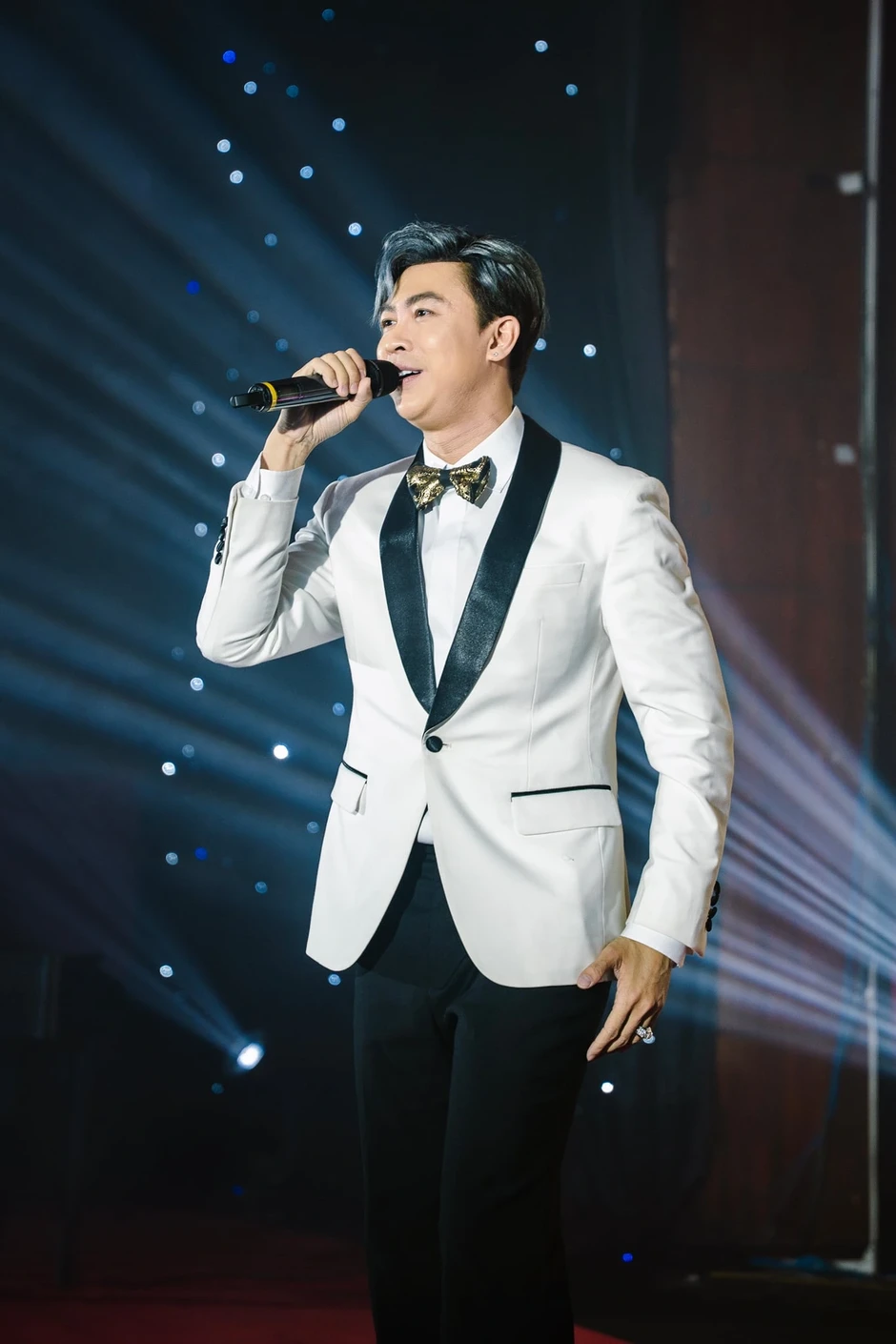 Hồ Việt Trung làm cha lần hai, trở lại hát nhạc sôi động Hồ Việt Trung làm cha lần hai, trở lại hát nhạc sôi động