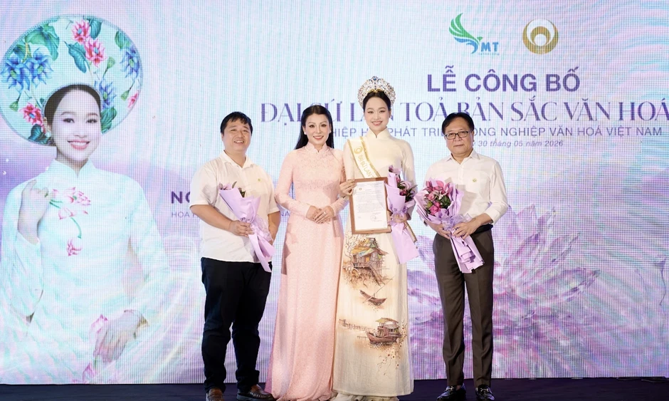 Hoa hậu 21 tuổi hé lộ vai trò mới sau khi lên chức phó giám đốc Hoa hậu 21 tuổi hé lộ vai trò mới sau khi lên chức phó giám đốc