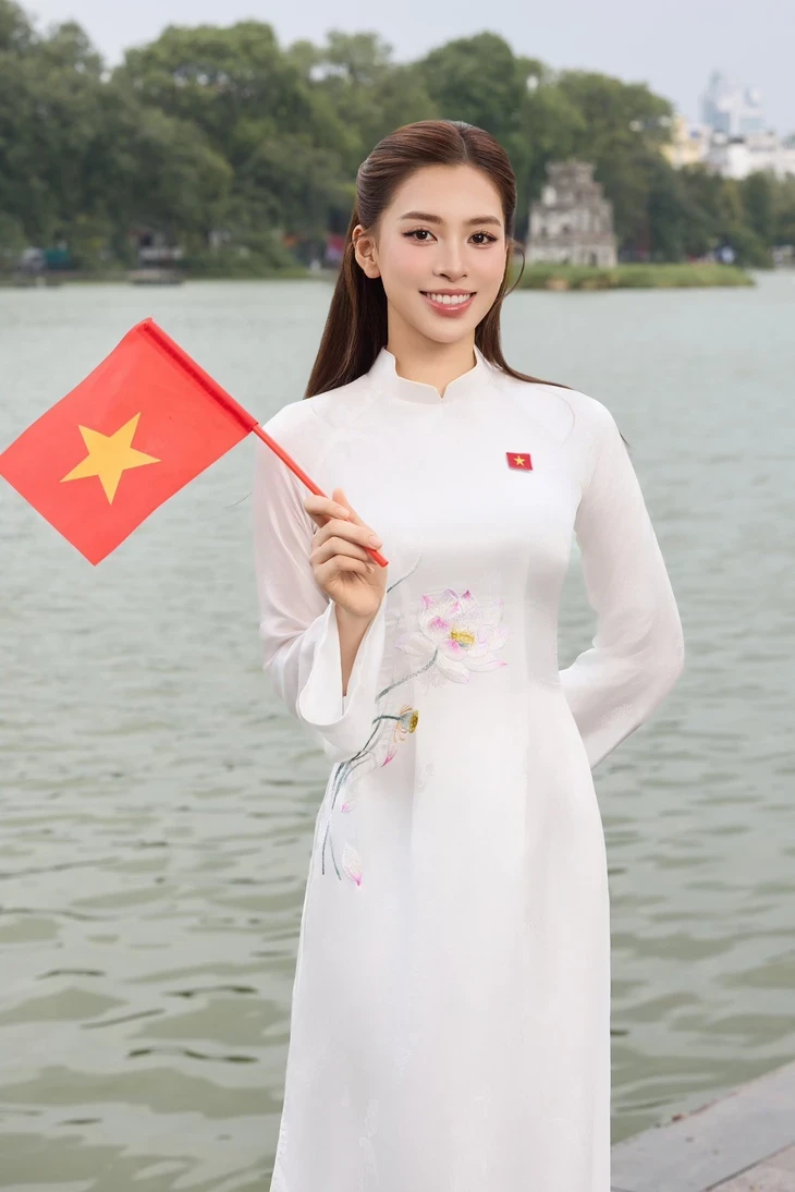 Hoa hậu Bảo Ngọc: Yêu nước không chỉ tự hào, mà còn sống trách nhiệm và cống hiến Hoa hậu Bảo Ngọc: Yêu nước không chỉ tự hào, mà còn sống trách nhiệm và cống hiến