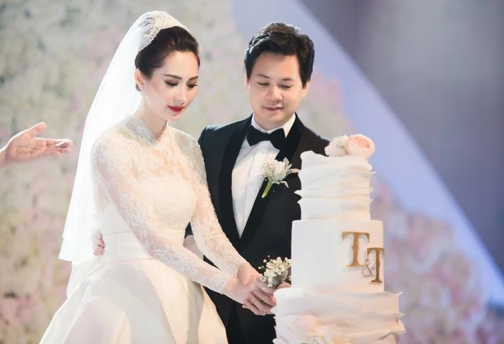 Hoa hậu Đặng Thu Thảo sau 9 năm làm dâu hào môn Hoa hậu Đặng Thu Thảo sau 9 năm làm dâu hào môn