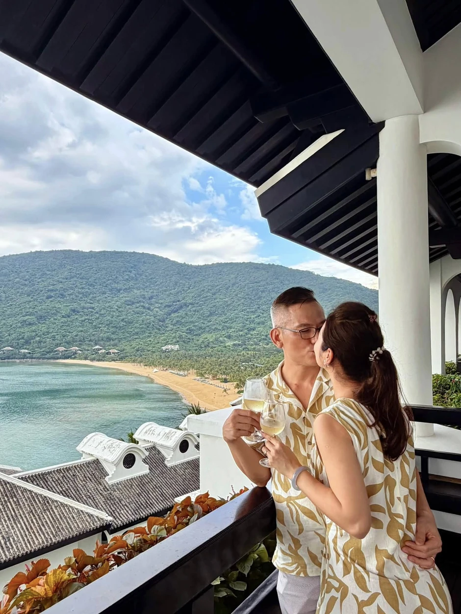 Hoa hậu đẹp bậc nhất Việt Nam tình tứ bên chồng đại gia: "Tụi mình vẫn còn chơi với nhau" Hoa hậu đẹp bậc nhất Việt Nam tình tứ bên chồng đại gia: "Tụi mình vẫn còn chơi với nhau"