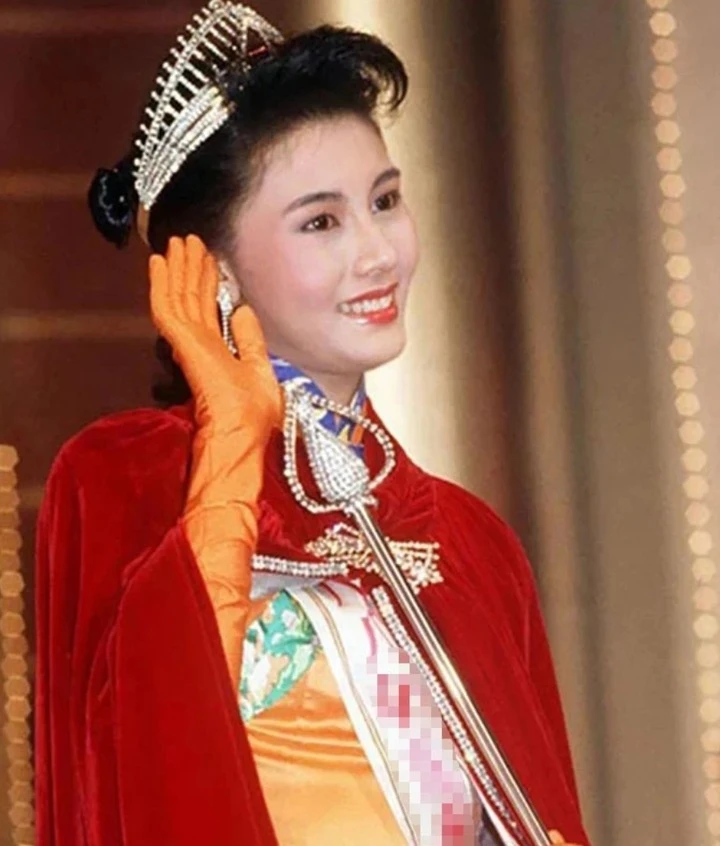 'Hoa hậu đẹp nhất Hong Kong' rời showbiz làm dâu hào môn, U60 vẫn đẹp gợi cảm