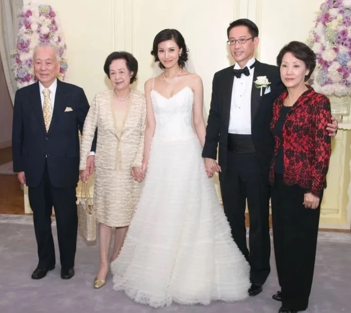'Hoa hậu đẹp nhất Hong Kong' rời showbiz làm dâu hào môn, U60 vẫn đẹp gợi cảm