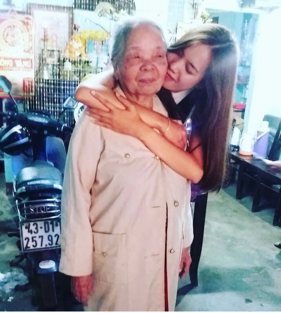 Hoa hậu Lê Hoàng Phương thông báo tin buồn Hoa hậu Lê Hoàng Phương thông báo tin buồn