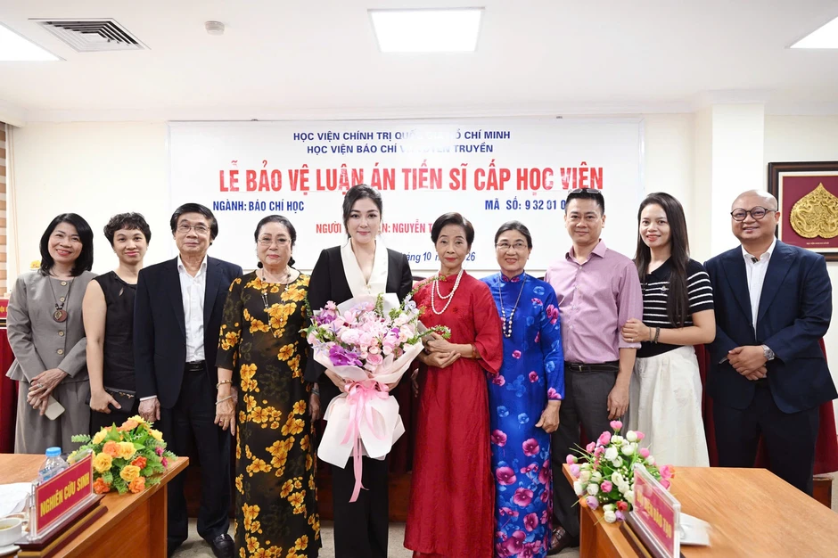 Hoa hậu Nguyễn Thị Huyền trở thành tiến sĩ Hoa hậu Nguyễn Thị Huyền trở thành tiến sĩ