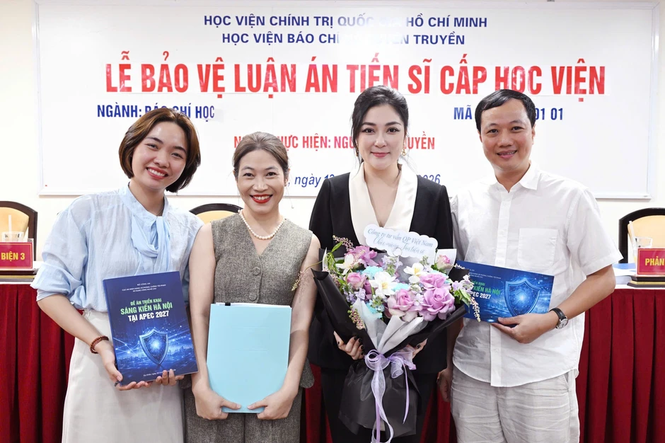 Hoa hậu Nguyễn Thị Huyền trở thành tiến sĩ Hoa hậu Nguyễn Thị Huyền trở thành tiến sĩ