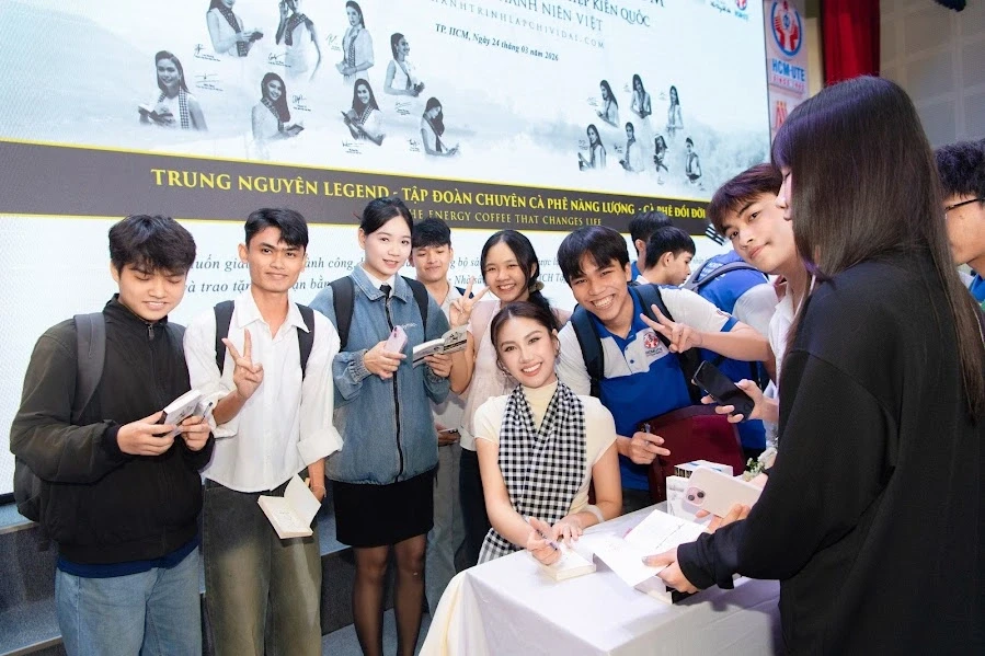 Hoa hậu Phương Linh lan tỏa tri thức và khát vọng tới người trẻ Hoa hậu Phương Linh lan tỏa tri thức và khát vọng tới người trẻ