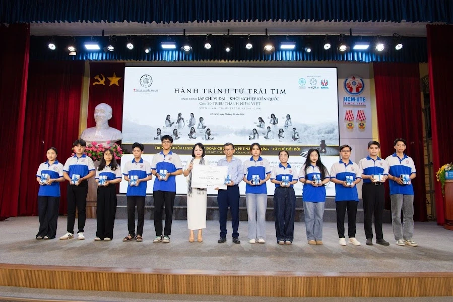 Hoa hậu Phương Linh lan tỏa tri thức và khát vọng tới người trẻ Hoa hậu Phương Linh lan tỏa tri thức và khát vọng tới người trẻ