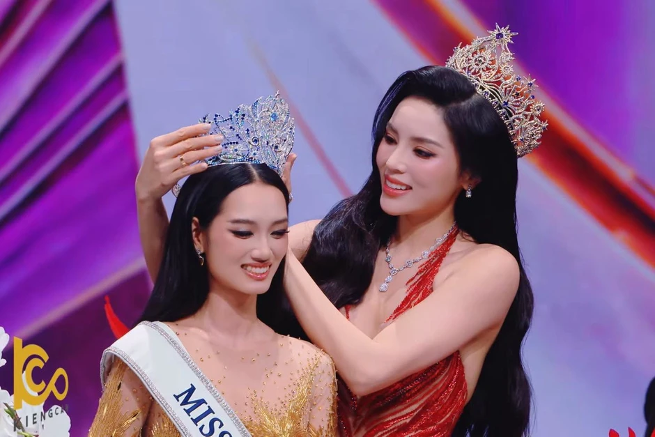 Hoa hậu Quỳnh Anh lên tiếng giữa ồn ào lộ nhóm chat nói xấu Kỳ Duyên Hoa hậu Quỳnh Anh lên tiếng giữa ồn ào lộ nhóm chat nói xấu Kỳ Duyên