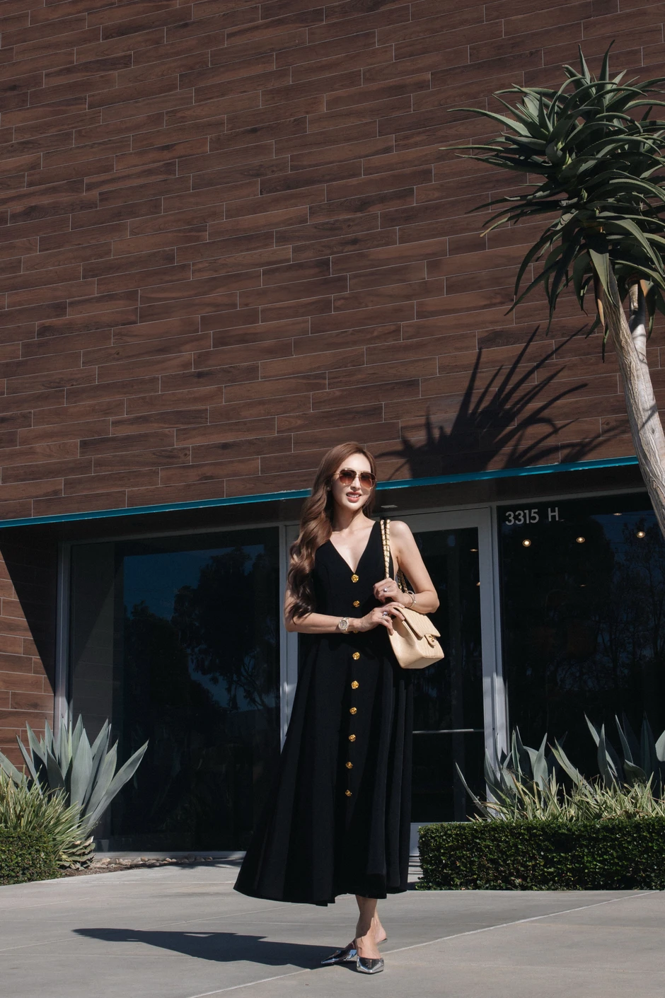 Hoa hậu Tiffany Trúc Châu phối đồ thanh lịch dạo phố Hollywood