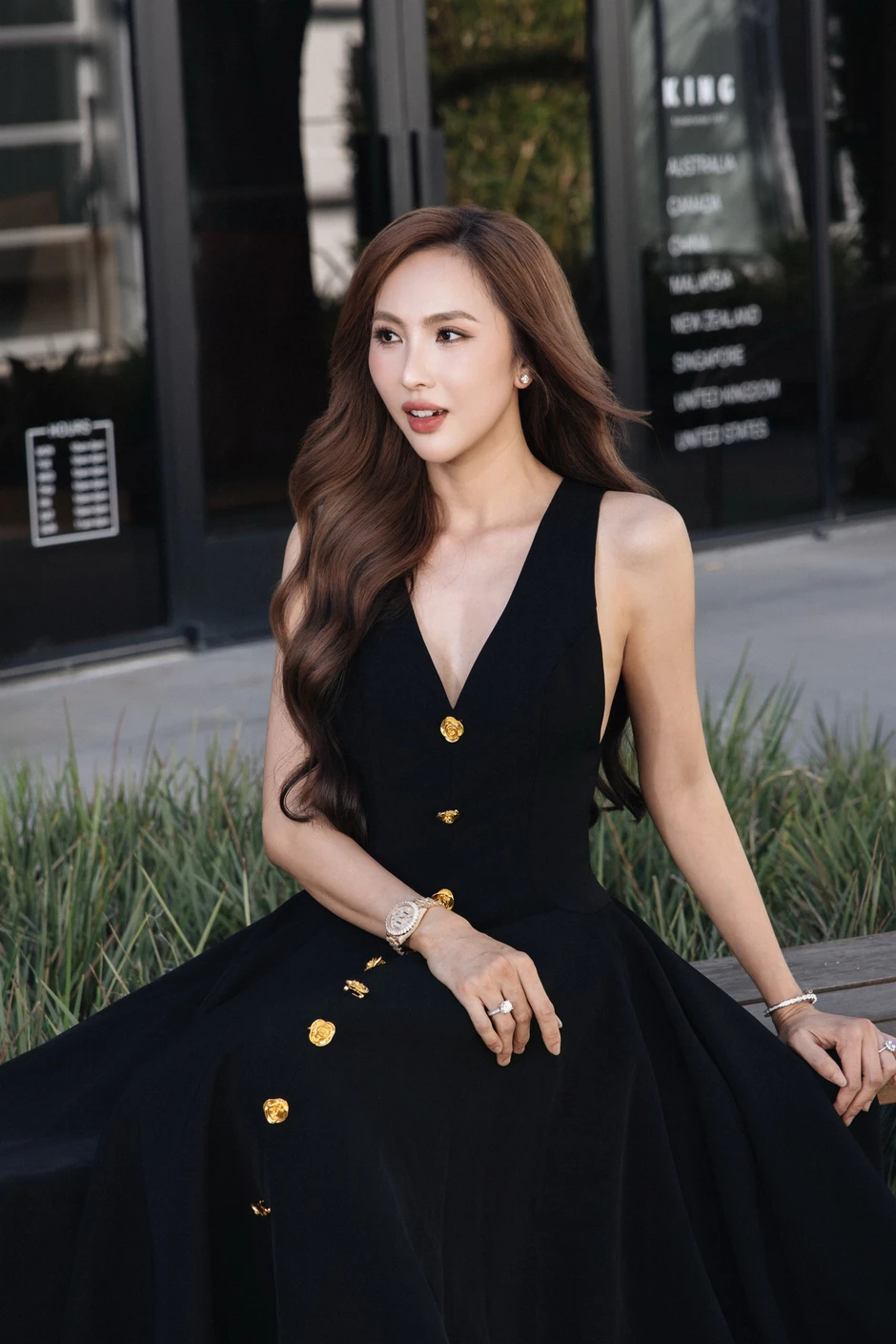 Hoa hậu Tiffany Trúc Châu phối đồ thanh lịch dạo phố Hollywood