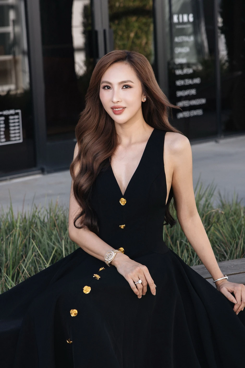 Hoa hậu Tiffany Trúc Châu phối đồ thanh lịch dạo phố Hollywood