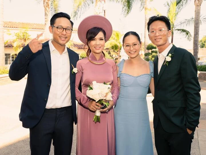 Hoa hậu tóc tém đầu tiên của showbiz Việt, bỏ hào quang sang Mỹ giờ ra sao? Hoa hậu tóc tém đầu tiên của showbiz Việt, bỏ hào quang sang Mỹ giờ ra sao?