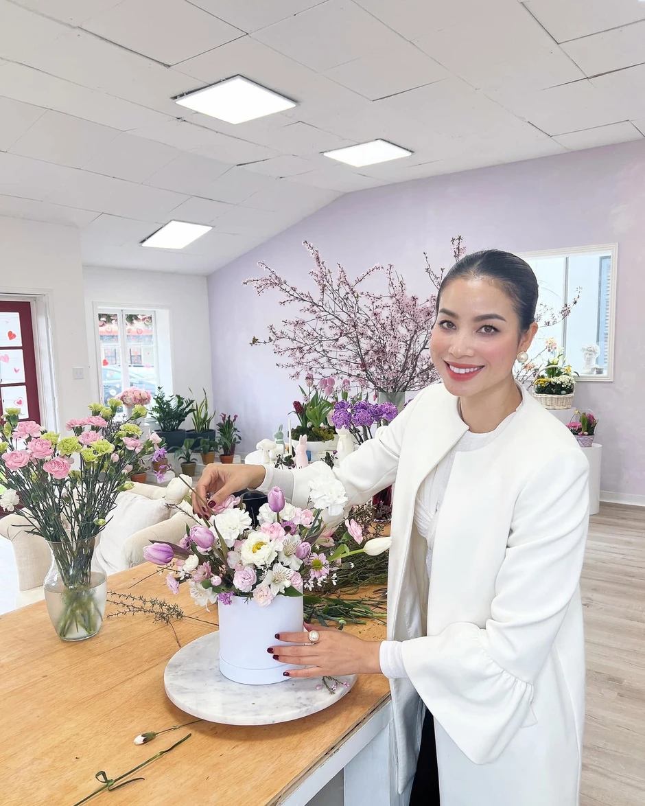 Hoa hậu Vbiz mở quán trà sữa ở đường Huỳnh Thúc Kháng, ngày khai trương bị nhóm người lạ tạt mắm tôm Hoa hậu Vbiz mở quán trà sữa ở đường Huỳnh Thúc Kháng, ngày khai trương bị nhóm người lạ tạt mắm tôm