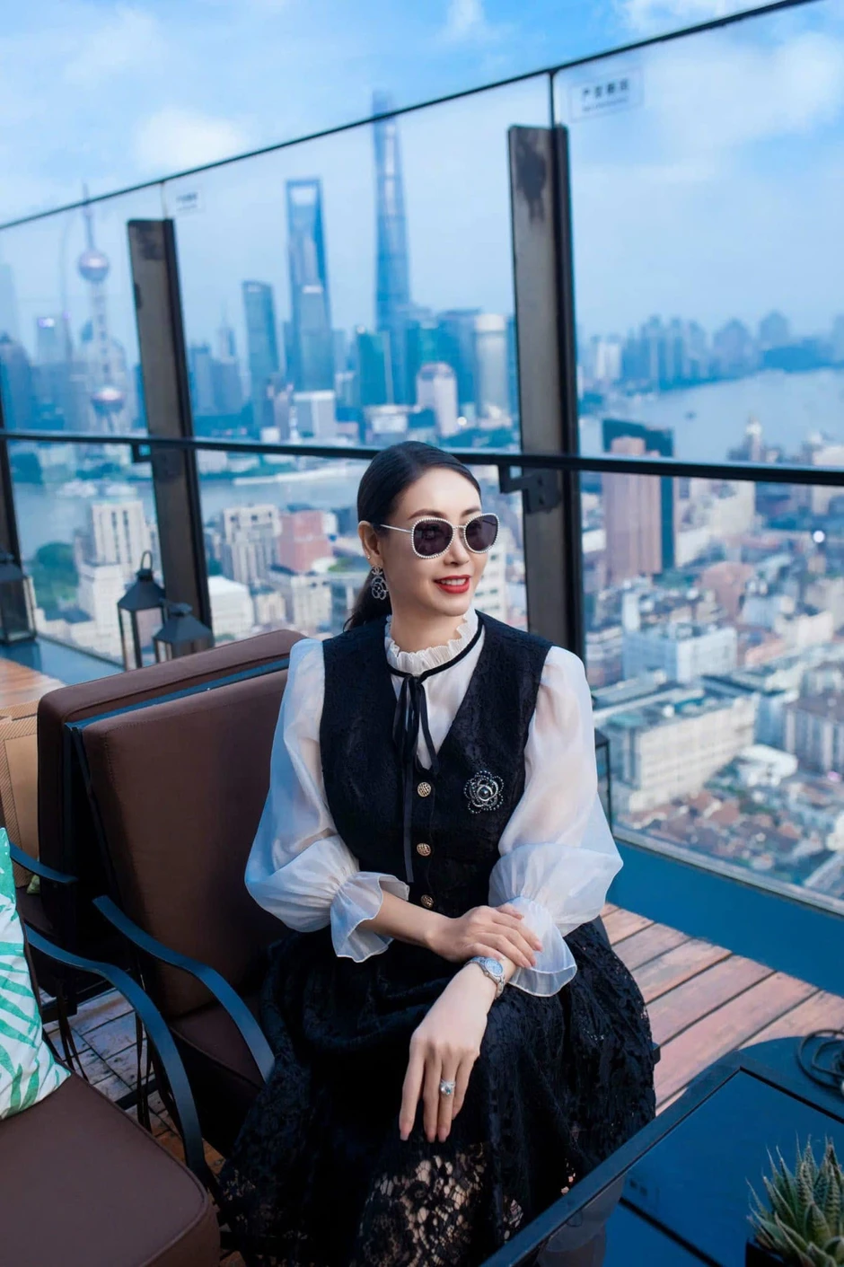Hoa hậu Việt tái hôn với doanh nhân có 1 con riêng nay sống trong biệt thự trăm tỷ Hoa hậu Việt tái hôn với doanh nhân có 1 con riêng nay sống trong biệt thự trăm tỷ