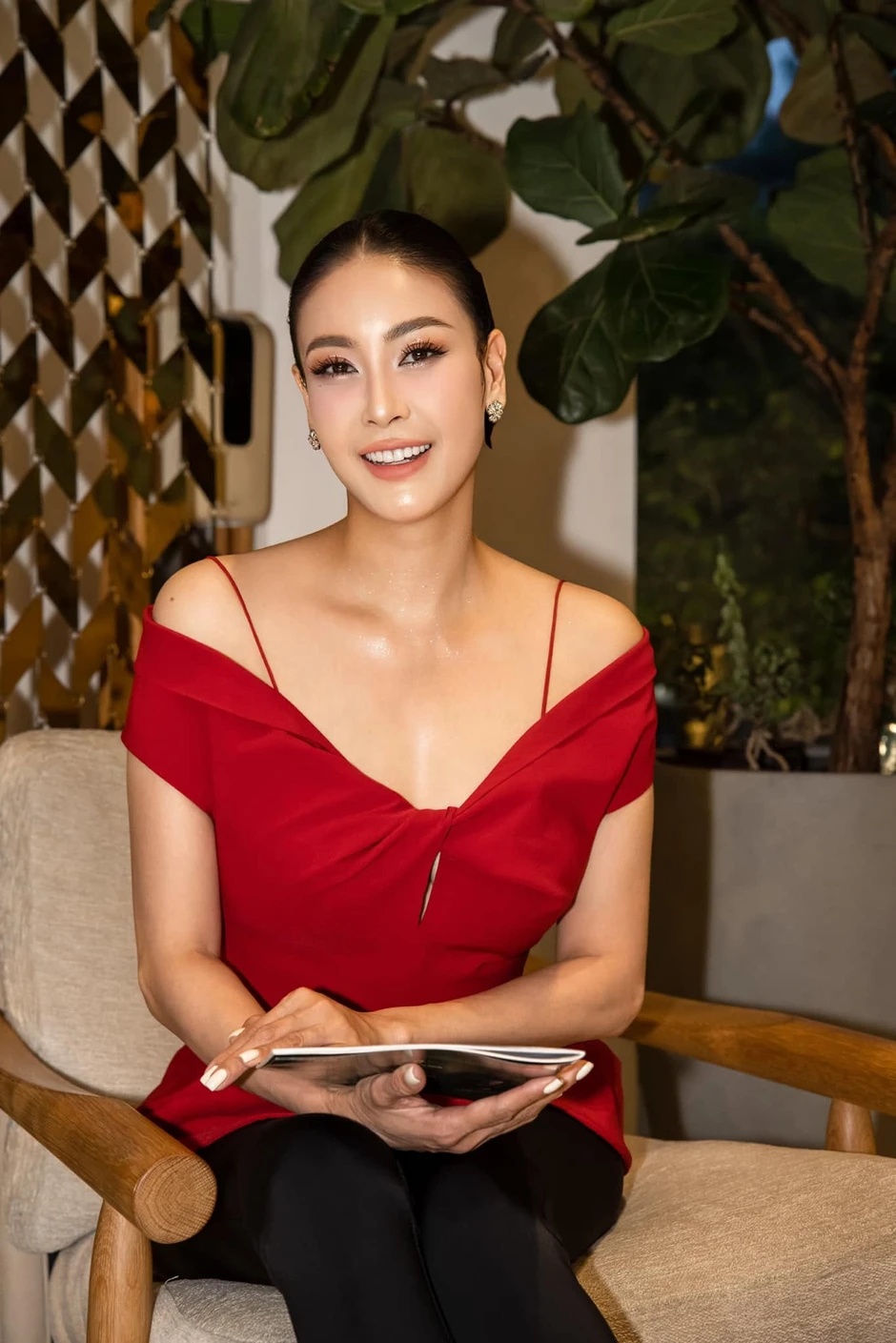 Hoa hậu Việt tái hôn với doanh nhân có 1 con riêng nay sống trong biệt thự trăm tỷ Hoa hậu Việt tái hôn với doanh nhân có 1 con riêng nay sống trong biệt thự trăm tỷ