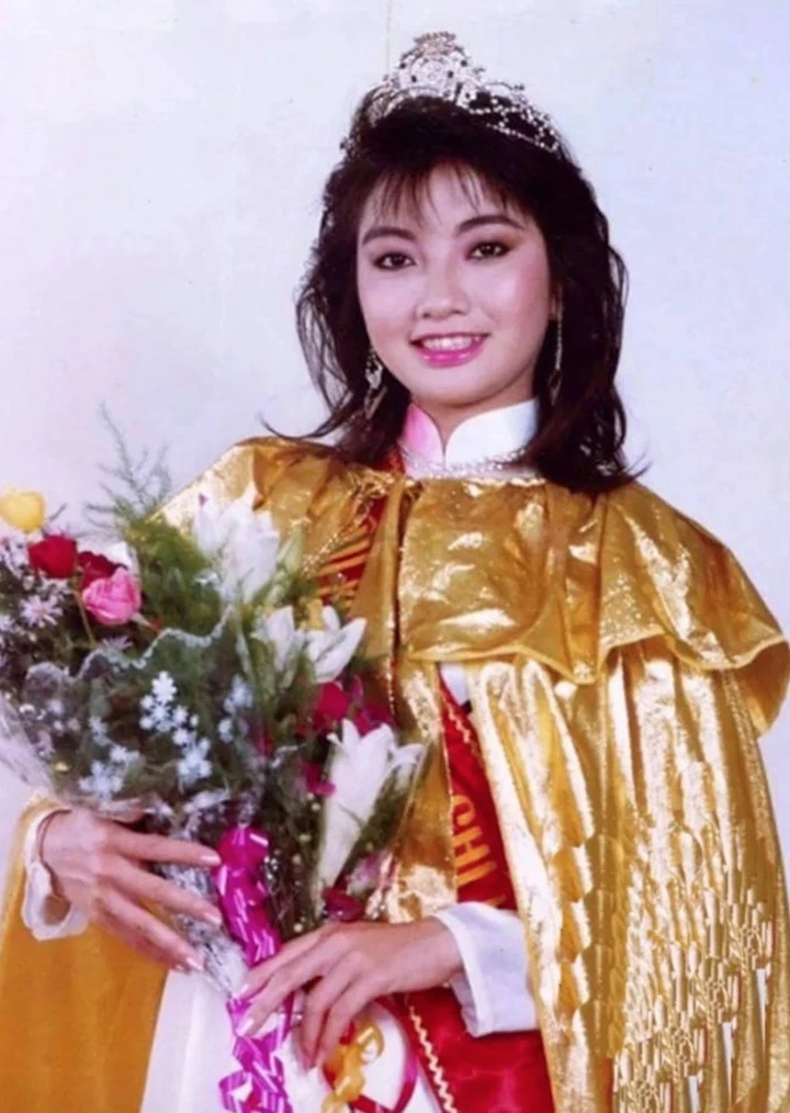 Hoa hậu Việt từng là nữ hoàng ảnh lịch, rời showbiz sống bí ẩn suốt 30 năm Hoa hậu Việt từng là nữ hoàng ảnh lịch, rời showbiz sống bí ẩn suốt 30 năm